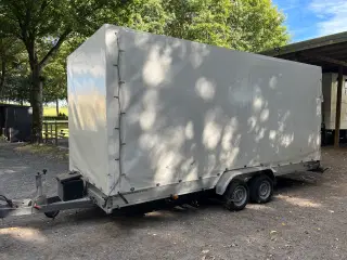 Anssems trailer med høj presenning 