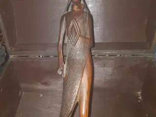 Kazanira statue