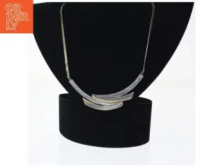 Sølvfarvet halskæde (str. 40 cm)