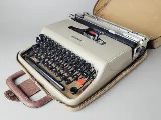 ⭐️· Klassisk Olivetti Lettera 22 skrivemaskine 