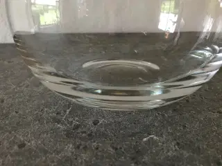 Ældre kuglevase, Lyngby Glas