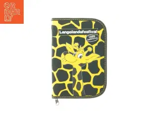 Gul giraff penalhus fra Langelandsfestival (str. 19x13x2,5 cm)