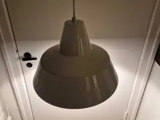 Velholdt hvid værkstedspendel