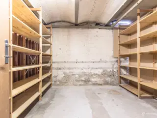 Lagerlejemål i 2 rum udlejes