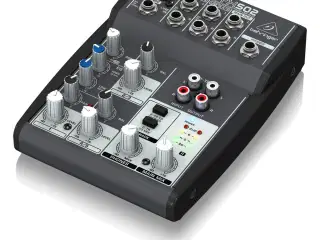 Behringer Mixer  Xenyx 502.  5 Kanaler.