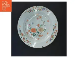 Antik kinesisk tallerken med blomstermotiv (str. Ø 23 cm)
