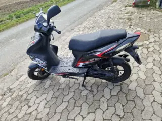 VGA knallert i pæn stand sælges