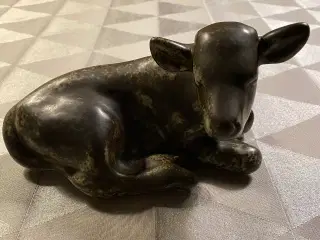 Johgus Bornholm - figur liggende kalv 