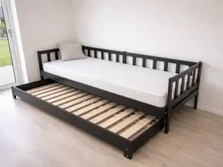 Seng med ekstra soveplads 90x200 inkl. madras