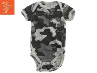 Baby bodystocking med camouflage mønster fra Mads & Mette (str. 68)