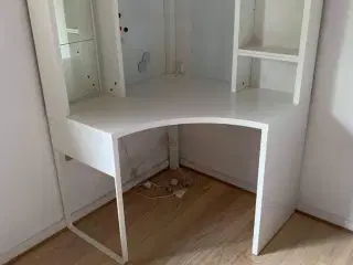 Hvidt hjørneskrivebord fra Ikea