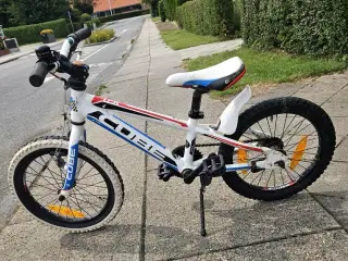 Cube barnecykel