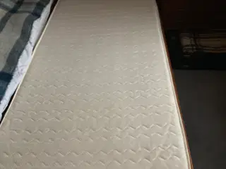 tiktræ enekltsmands seng