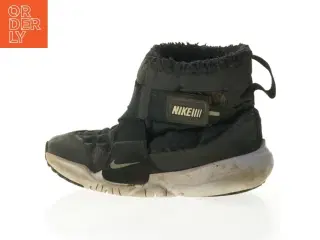 Sorte Nike vinterstøvler fra Nike (str. 30)