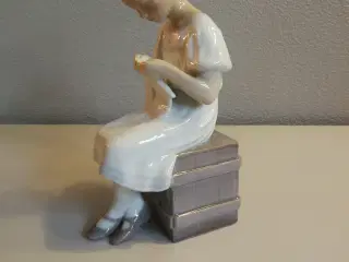 B&G figur, strikkende pige, nr. 1656