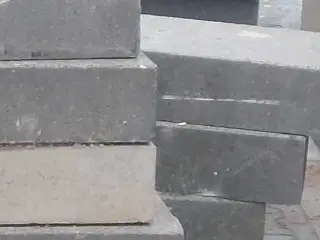 Beton blokke til trappe eller kant.