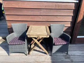 Have sæt til børn 2 stole med hynder og et bord