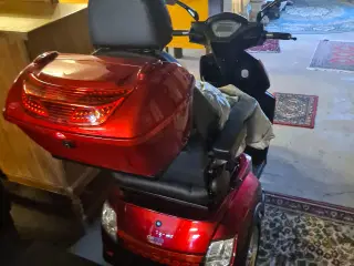 El scooter e-force