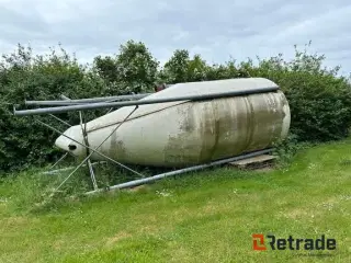 - - - Silo