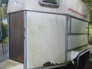 Gammel hestetrailer 