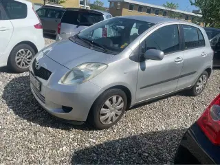 toyota yaris 1.3..5dørs benzin
