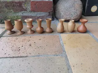 Krus og Vaser i træ og 1 i keramik