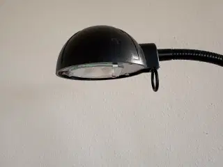 Sort standerlampe