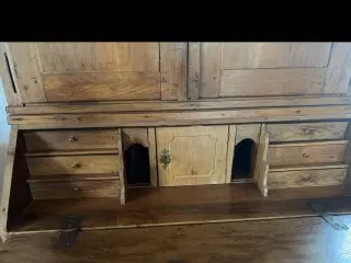 Chatol i mørk egetræ