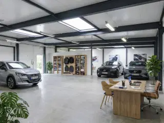 Meget indbydende lager og kontor tæt på lufthavnen