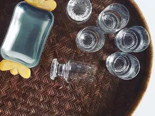 Små krystalvandglas med blomsterfod, 6 stk samlet