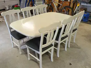 Spisebord med 6 stole 