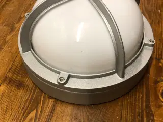 Udendørslampe i aluminium