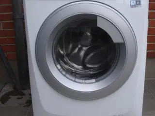 8 kg. Vaskemaskine fra AEG model LFL67806