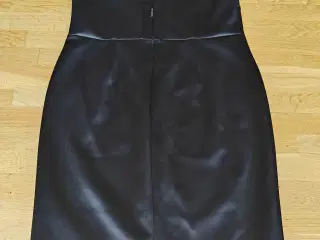 Star Satin sort Kjole str. 48