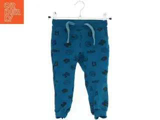 Blå joggingbukser med print fra Name It (str. 92)
