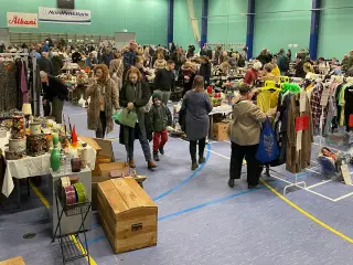 Loppemarked i Bolbrohallen, Odense søndag 1. Sep