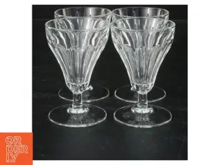 Sæt af fire glas (str. 9,5 cm)