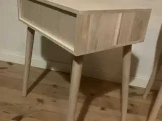 2 pæne sengeborde 