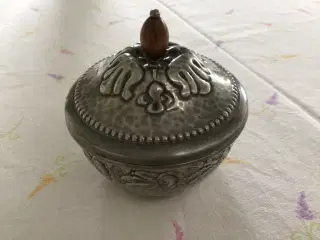 Lågkrukke, tin