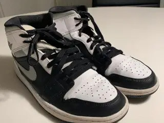 Nike Air Jordan 1 Mid Black and White