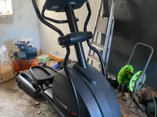 Circle fitness crosstrainer