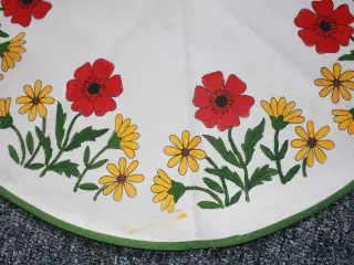 Lille rund dug med trykte / malede blomster, 