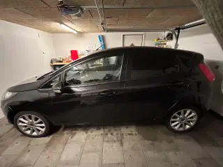 Nysynet og yderst velholdt Fiesta 1.25