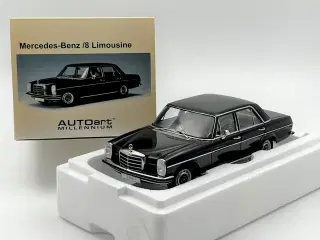 1968 Mercedes-Benz 220D /8 AUTOart -  1:18 