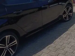 peugeot 208 1,0 benzin årg 2013. 233000 km.