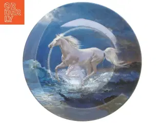Dekorativ tallerken med hestemotiv fra Wedgwood (str. Ø 20 cm)