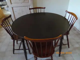 Mørkbejdset spisebord