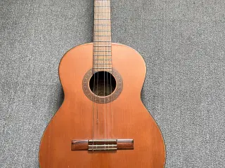 Guitar sælges. Ældre men i fin stand.