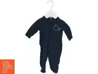 Mørkeblå heldragt til baby fra Name It (str. 56)