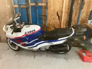 Motorcykel HONDA CBR 1000F (momsfri)
